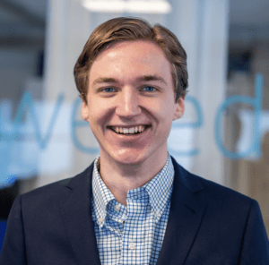 Zdjęcie André Helgstranda, menedżera ds. rozwoju biznesu w Nrlyze